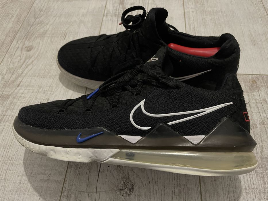 Чоловічі кросівки Nike LeBron 17 Low