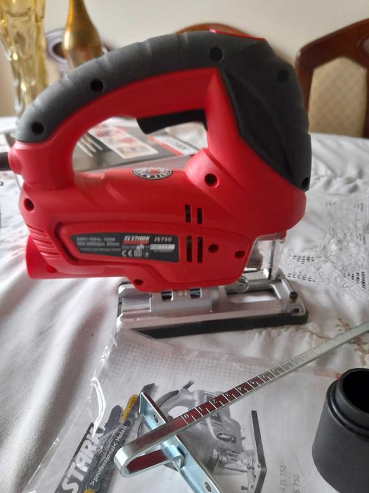 Лобзик електричний JS750