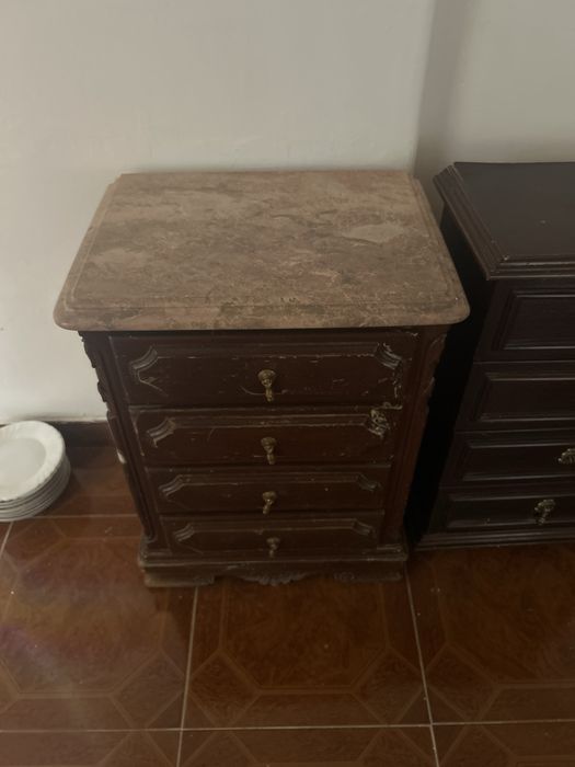 2 mesas de cabeceiras