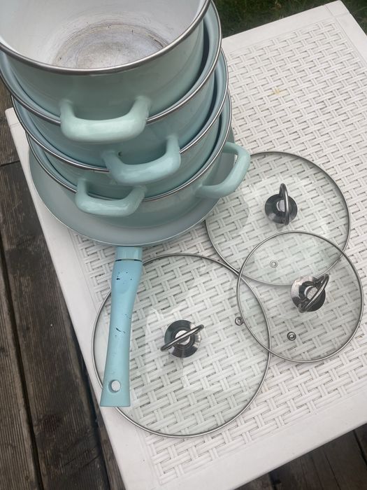 Garnki 4 sztuki plus jedna