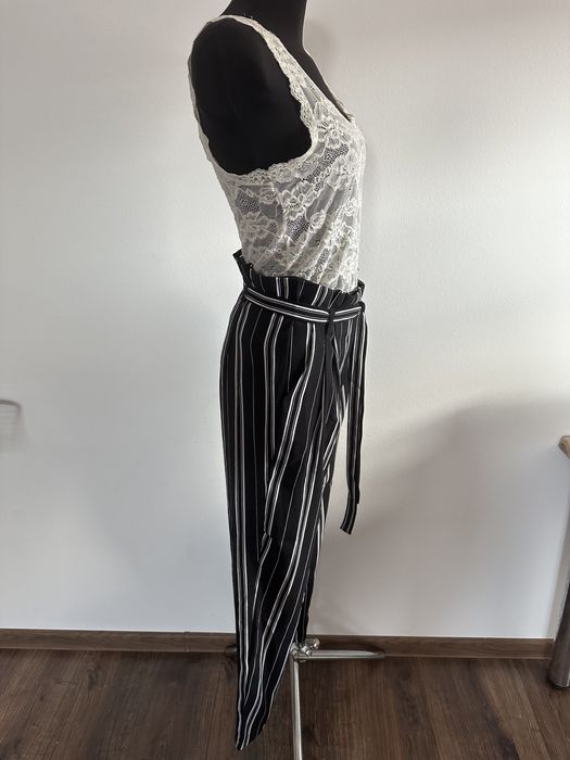 Spodnie zwiewne wiązanie kokardka pionowe paski czarne kuloty na lato