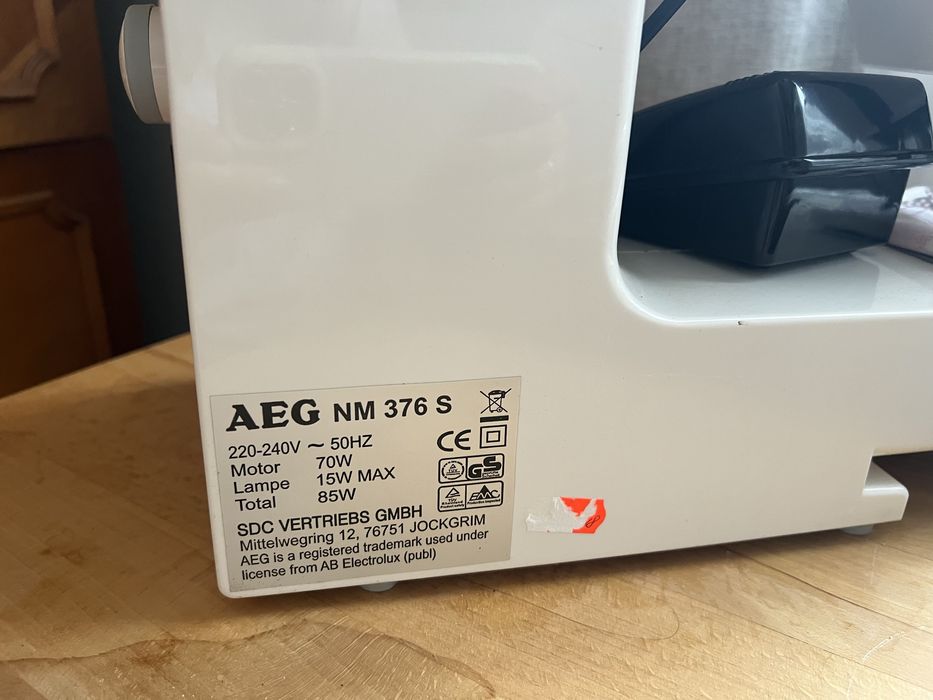 Швейна машинка AEG