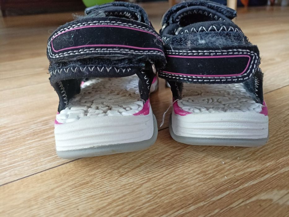 Sandałki firmy Fila rozmiar 32