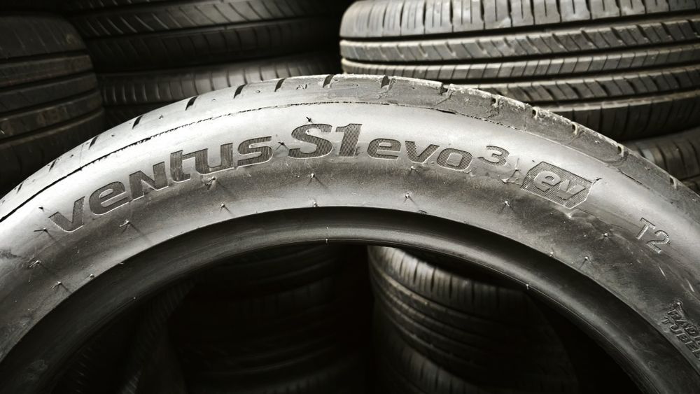 Pneus 255/45/19 Tesla