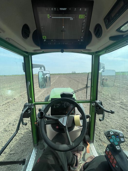 Sadzenie drzewek zakładanie plantacji GPS rtk Borowka Borówki jabłonie