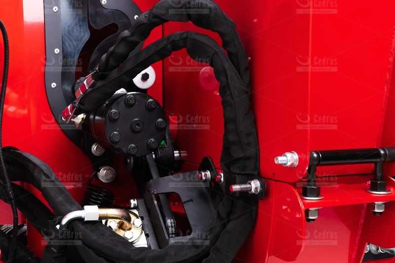 Rębak CEDRUS RB05 PRO Rozdrabniacz Spalinowy z Podajnikiem Hydraulicznym Rolka Wciągająca