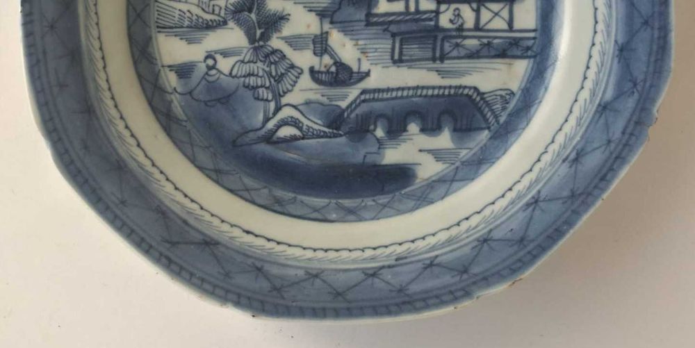 Prato Porcelana China Azul e Branco Período Jiaking (Séc.XVIII)