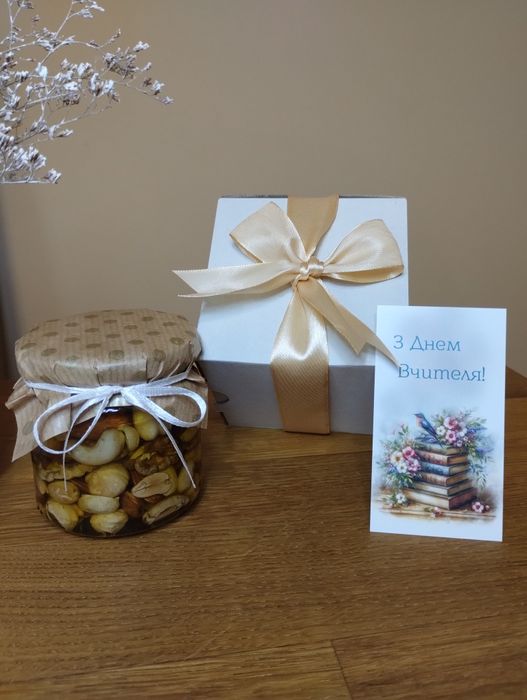 Подарунковий набір/крем мед/горіхи з медом