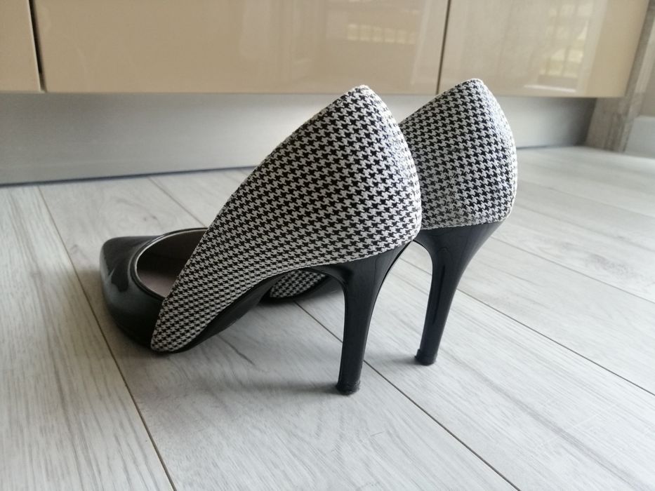 Buty na obcasie biało-czarne