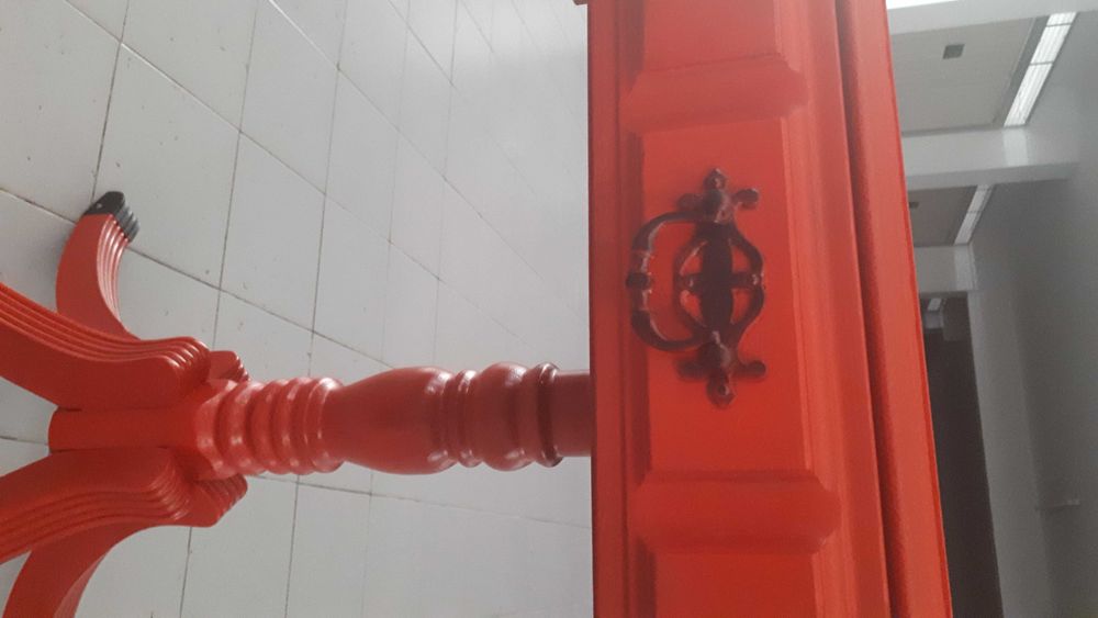 mesinha restaurada e pintada com gaveta