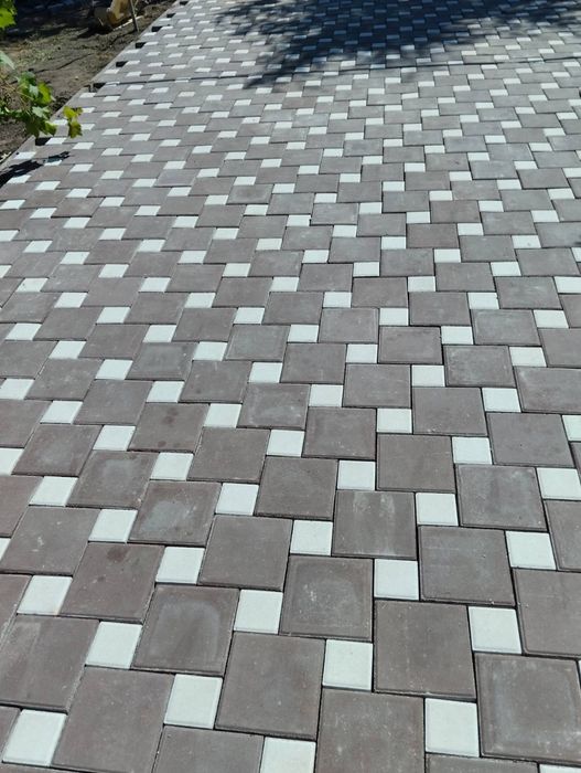 Укладка тротуарной плитки. Укладання тротуарної плитки. Доступные цены