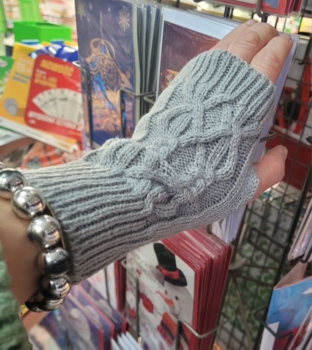 Szare Ciepłe Mitenki w warkocze