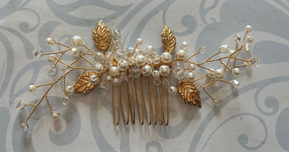 Acessório para cabelo em dourado