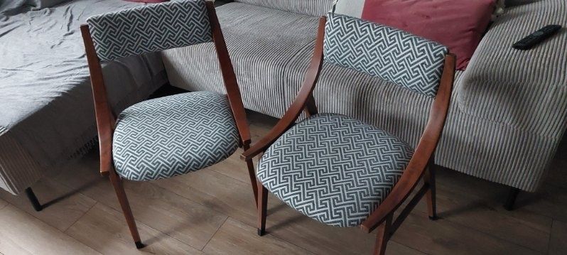 Odrestaurowane krzesła skoczek