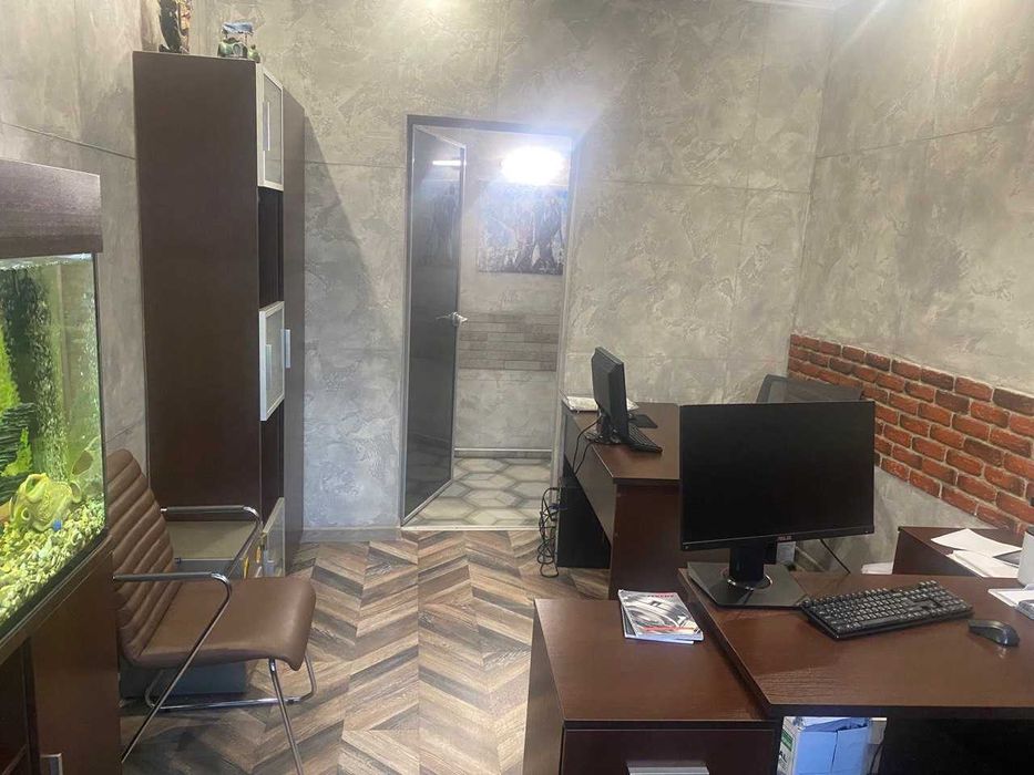 Продам офис с евроремонтом на проспекте Ивана Мазепы (около ДК Ильича)
