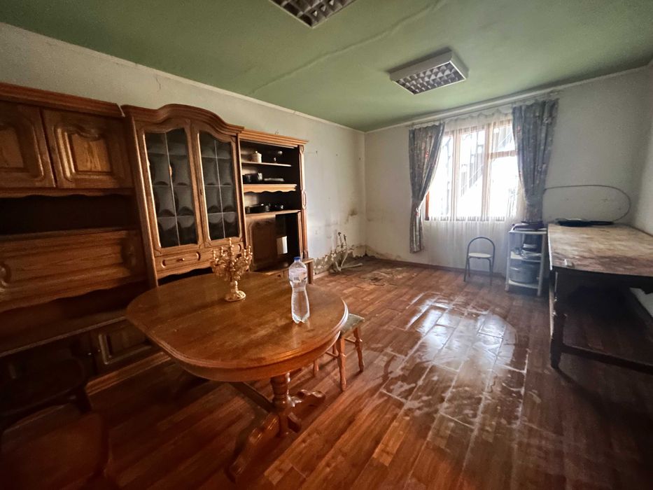 Будинок з краєвидом у с. Коровія біля Чернівців