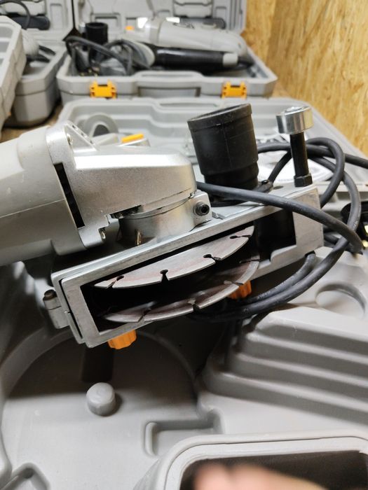 Bruzdownica titan 1700w do kabli  do podlogowki