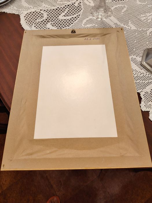 Quadro em Relevo que Retrata uma Senhora