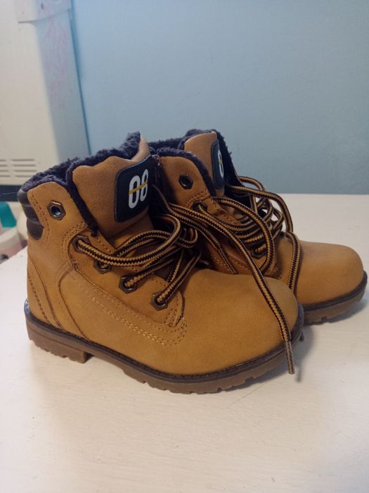 Sprzedam buty chłopięce 26