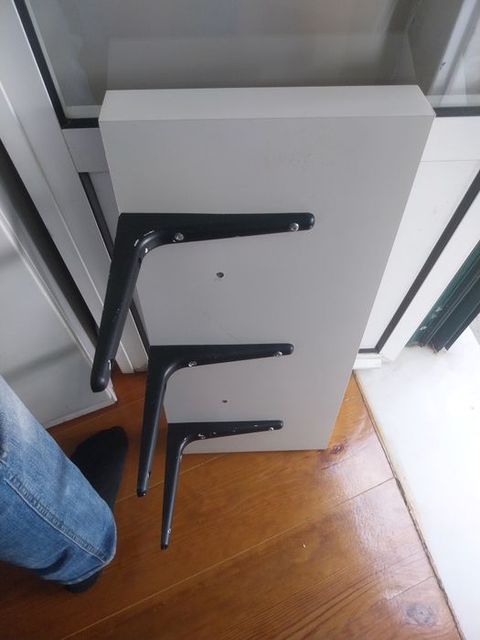 Prateleira Ikea PERSBY com suportes SIBBHULT