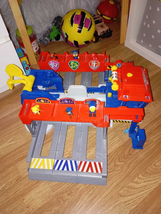 Garagem patrulha pata impecável