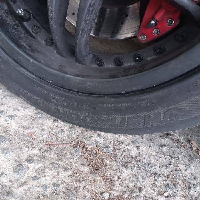 Продам комплект літніх покришок в гарному стані