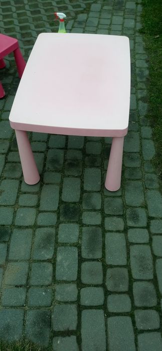 Stolik z krzesełkami