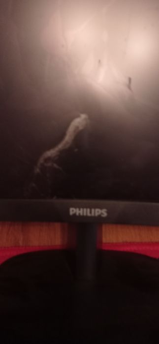 Продам манітор Філіпс робочий але побитий екран