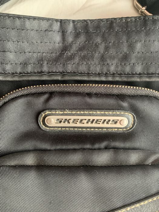 Czarna torba na ramię listonoszka Skechers