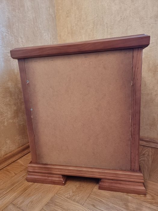 Тумба приліжкова