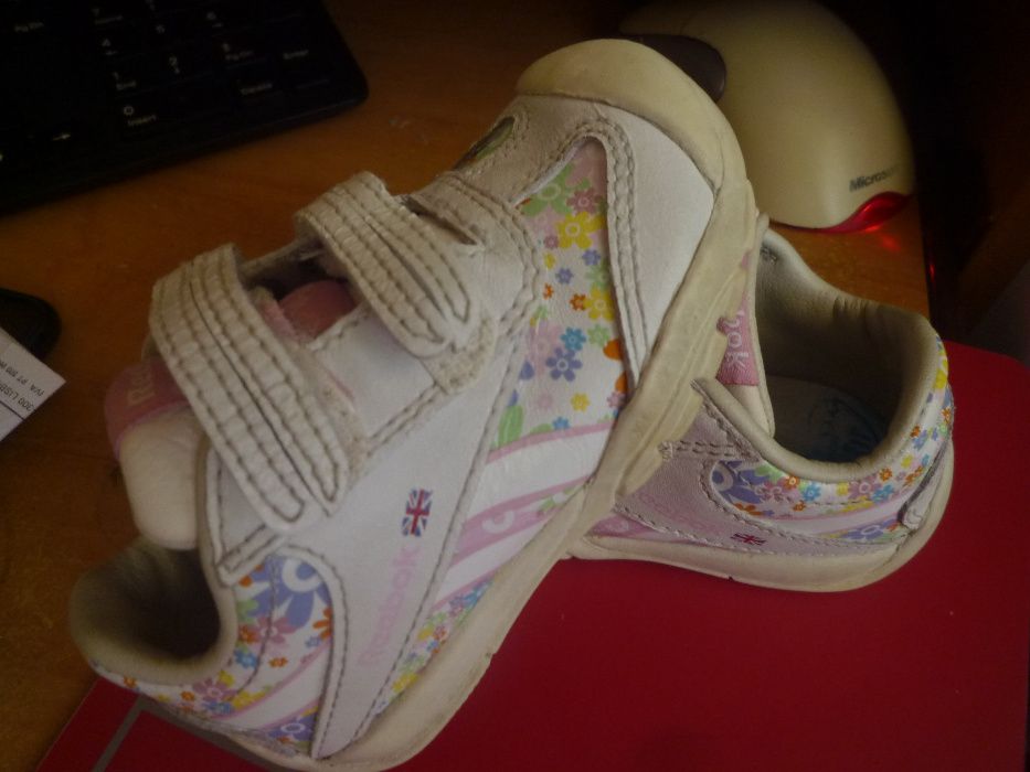 Ténis Reebok de bebé menina nº 19.5, sola rija Bom Estado