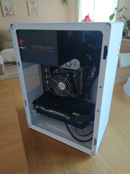 Complete Gaming PC with Xeon, 32GB DDR4, 1TB NVMe SSD, AMD RX 580 8GB + Extras64738939941378122