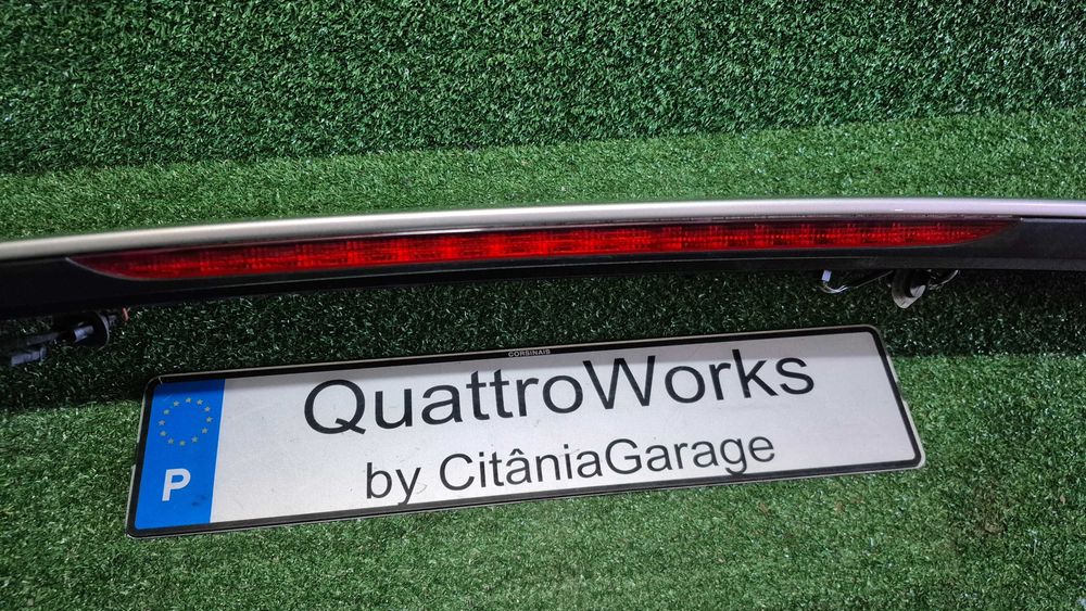 Aileron Audi Q5 8R original com 3º stop 8R0827933A - pintura nova - em excelente estado