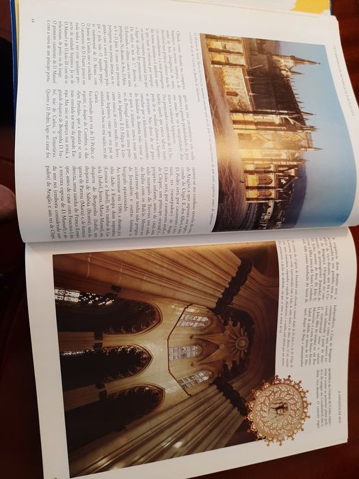 Livro sobre a Monarquia Portuguesa