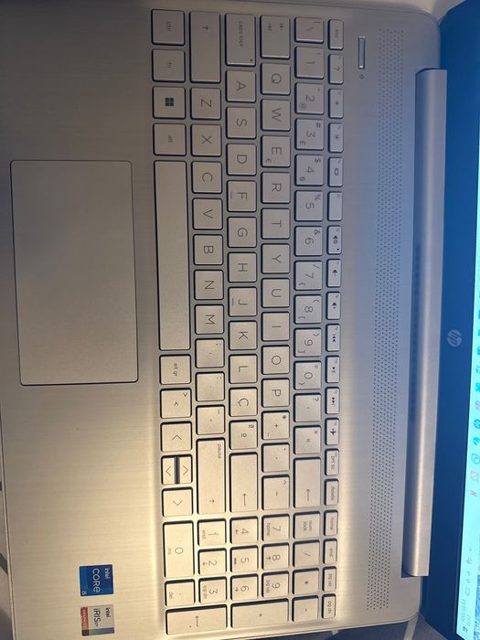 Portátil HP 15s-fq5xxx em excelente estado, ideal para estudo, trabalho e uso diário