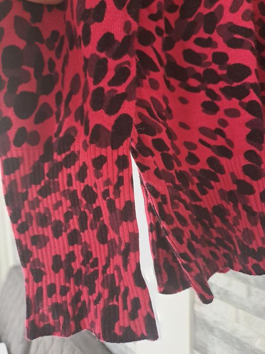 Czerwono-czarny dziewczęcy sweterek rozm.S lub rozm.na 10 lat