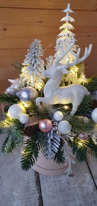 Stroik świąteczny na stół, renifer, róż, oświetlenie, Boże Narodzenie