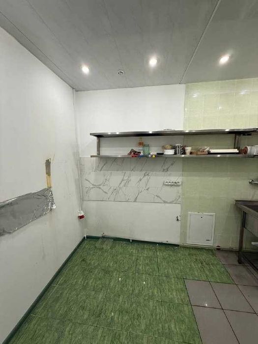 Комерційне приміщення в Богородчанах попри дорогу.