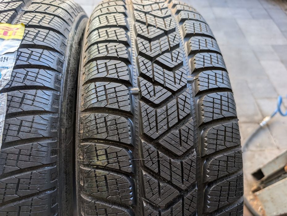 Пара новых зимних шин 215/70 R16 Pirelli
