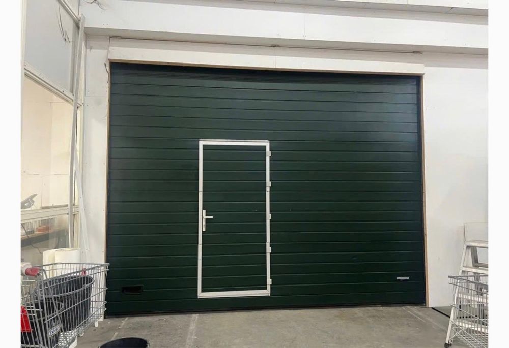 Brama 3.89x2.90 segmentowa panelowa furtka serwisowa
