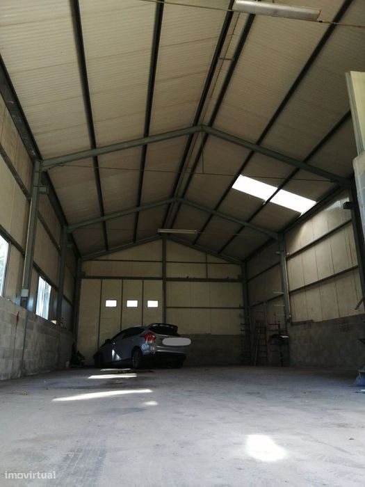 Armazém ara Venda ou Arrendamento arredores Leiria — Parceiros E Azoia, Leiria
