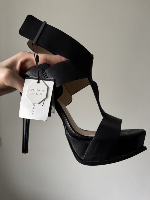 Нові босоніжки zara