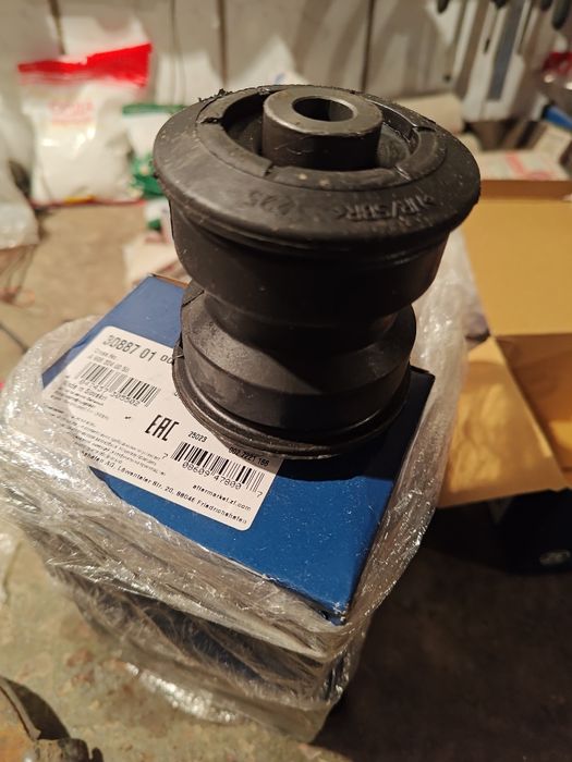 Втулка рессоры Lemforder 30887 01