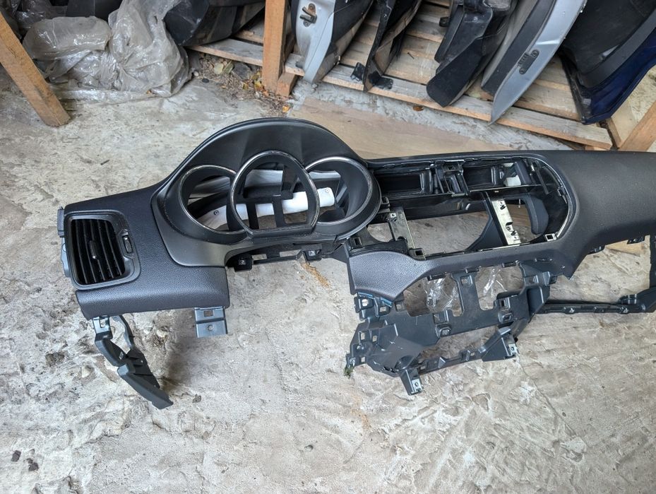 Торпедо Центральна консоль kia rio 3