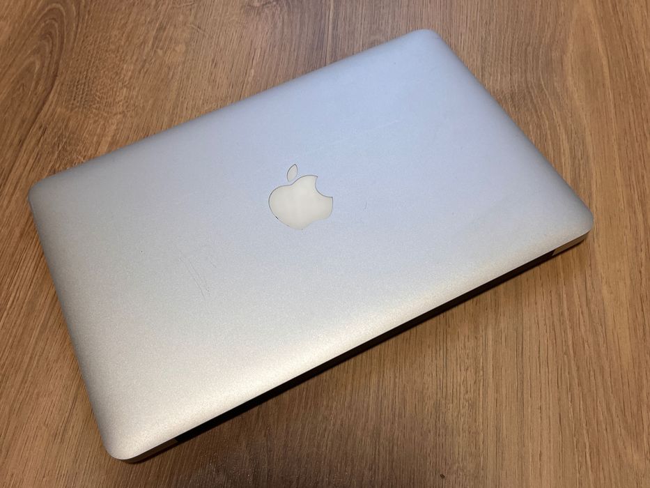  MacBook Air 11” A1370 (2011) • i5 • 2 GB RAM • 60GB SSD #60