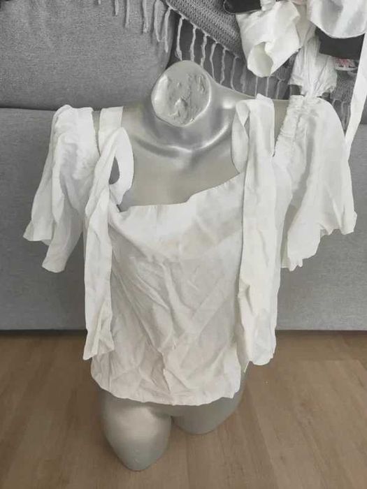 Blusa Branca Romântica com Detalhes Boho Chic