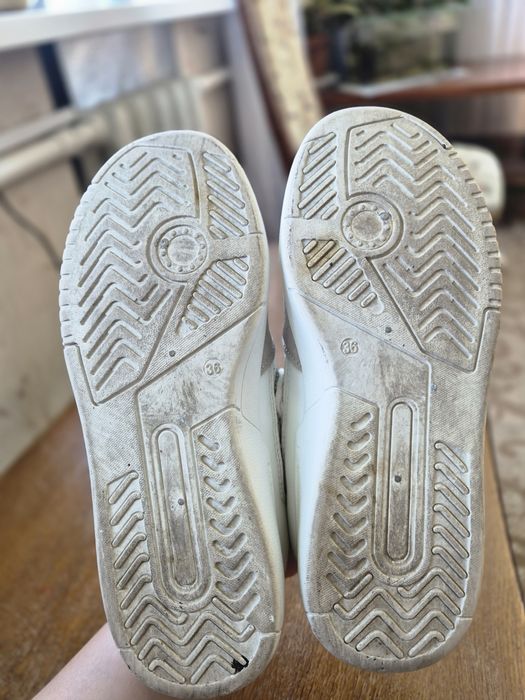 Продам кожаные мокасины,кросовки