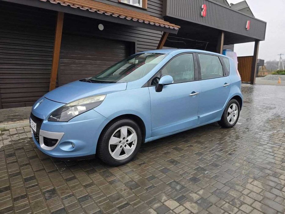 Продам автомобіль Renault Scenic.