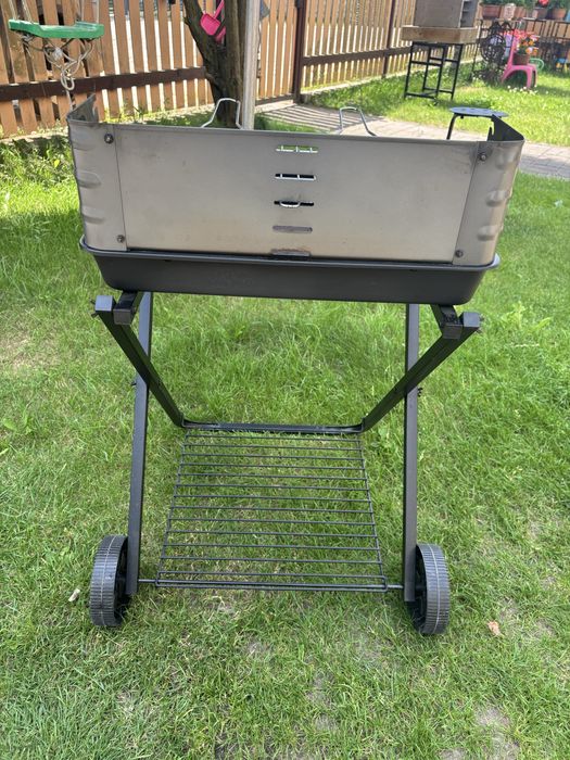 Grill ogrodowy..