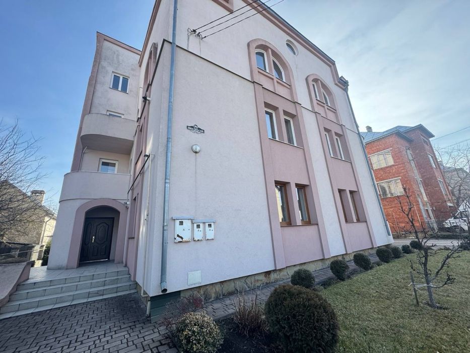 Найдешевша трійка в будинку клубного типу готова до ремонту!